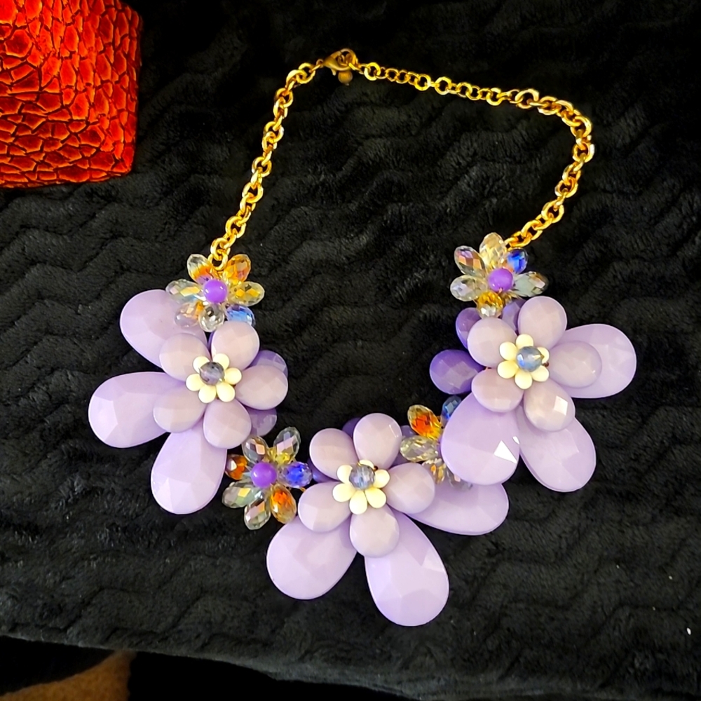 Lilac chunky flower necklace
